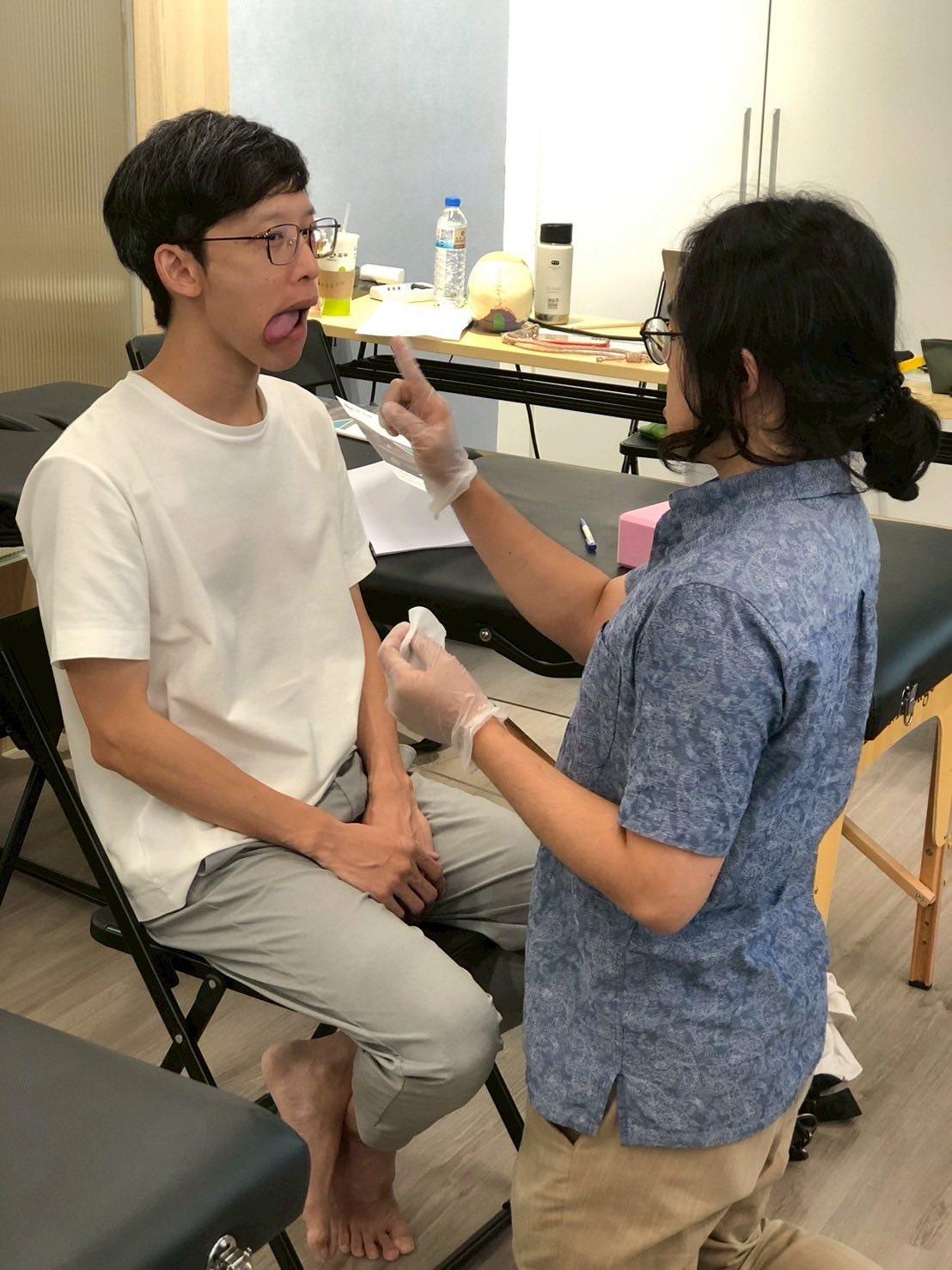 這兩天參加了從德國老師飛來台灣的官方正式PNF的工作坊，我只能說，這些厲害的技術…