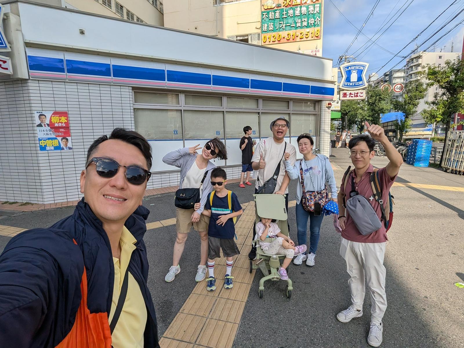 「上禮拜的這時候正在機場等飛機回來呢！」✈️