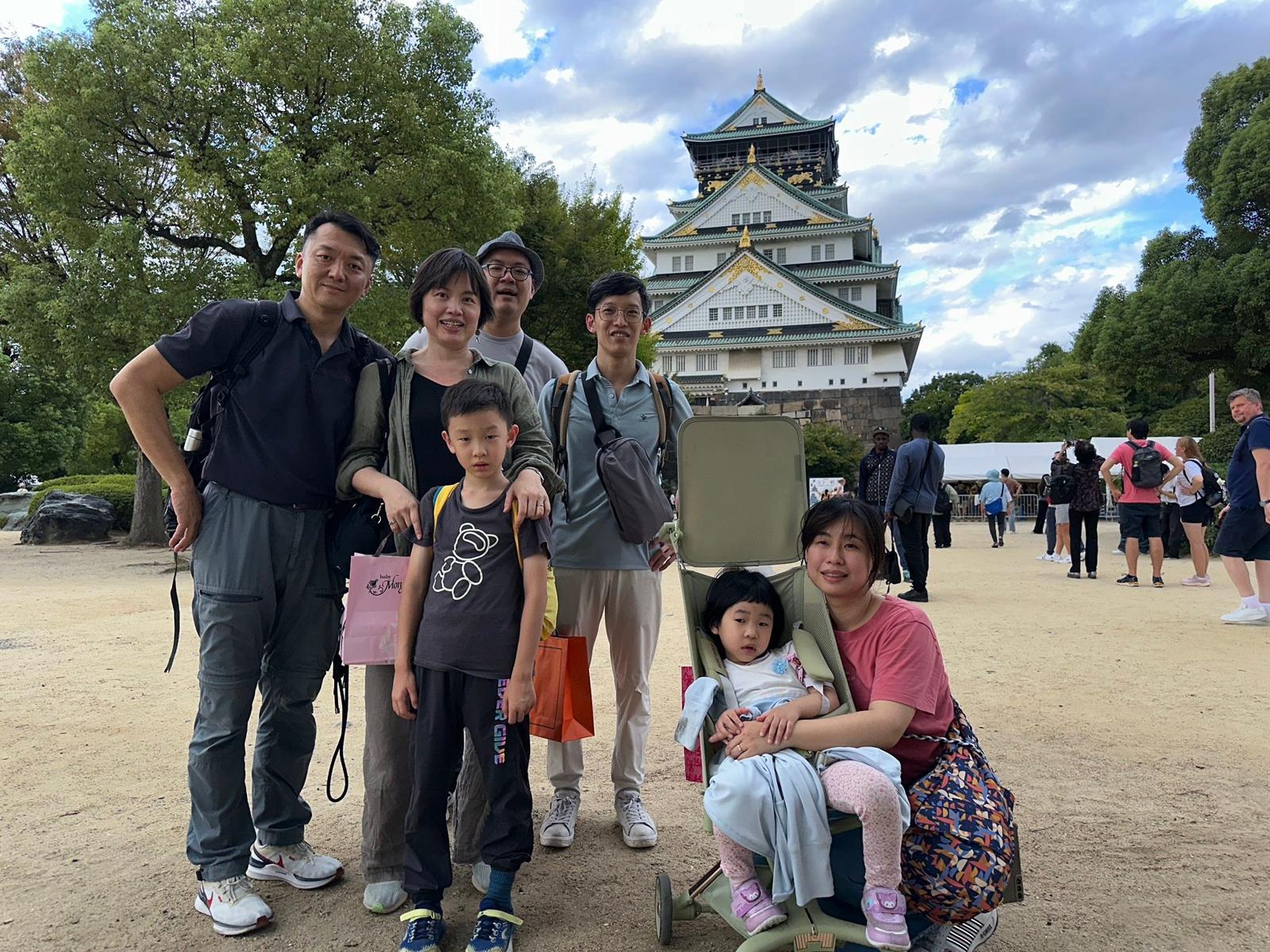 「上禮拜的這時候正在機場等飛機回來呢！」✈️