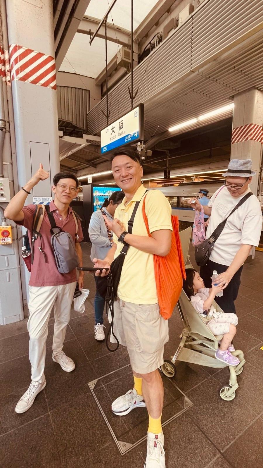 「上禮拜的這時候正在機場等飛機回來呢！」✈️