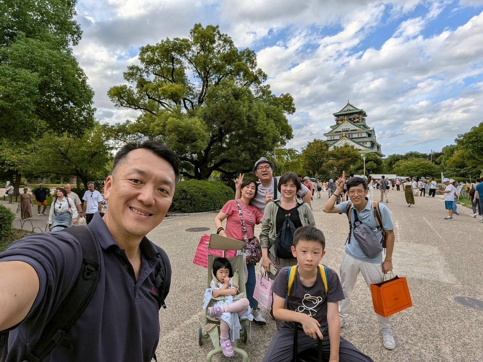 「上禮拜的這時候正在機場等飛機回來呢！」✈️