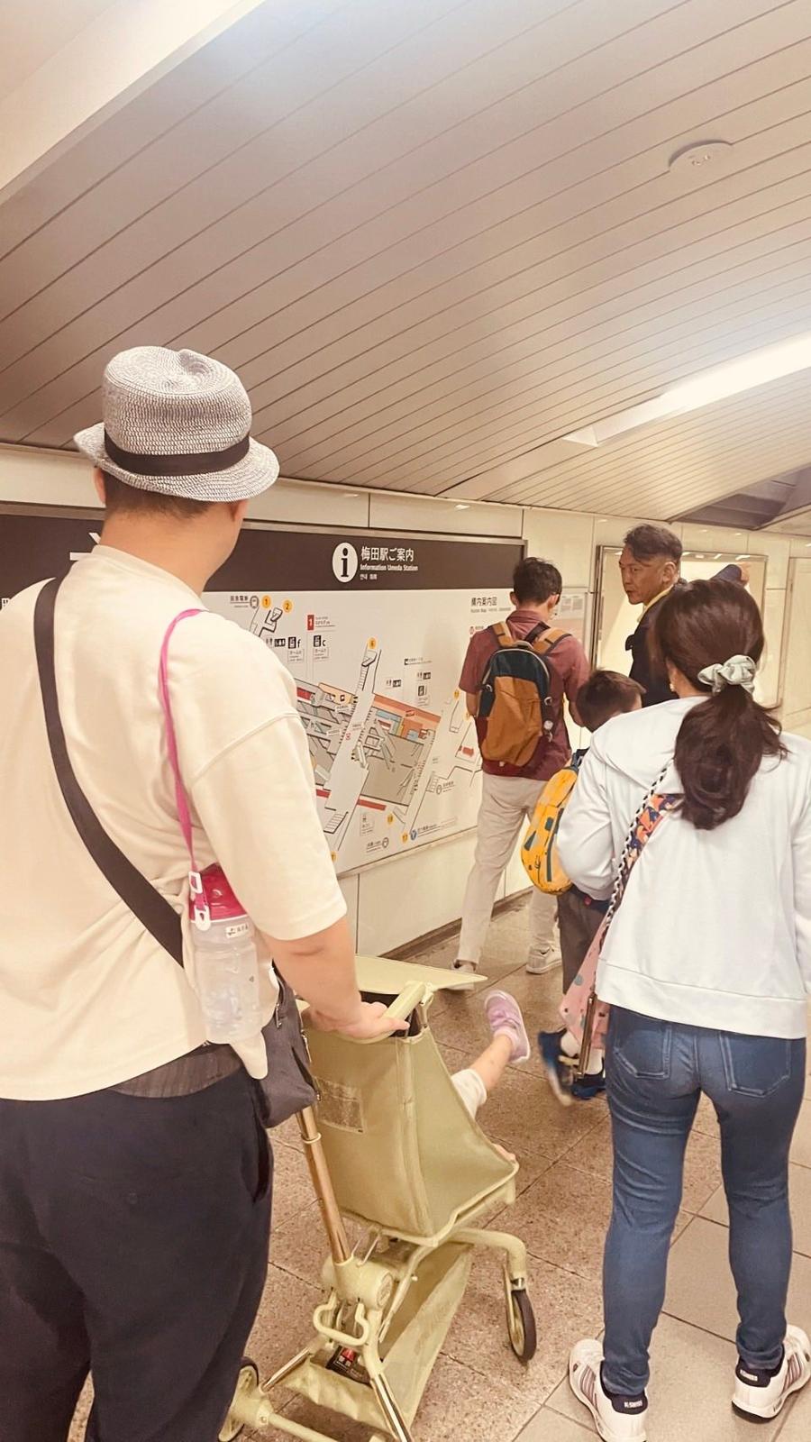「上禮拜的這時候正在機場等飛機回來呢！」✈️