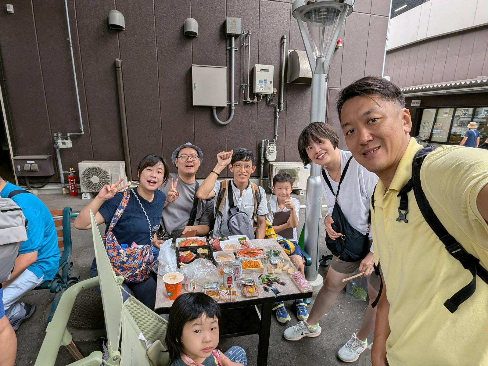 「上禮拜的這時候正在機場等飛機回來呢！」✈️